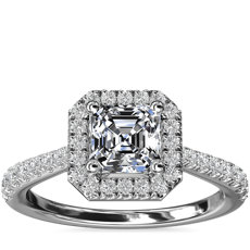 Anillo de compromiso de diamante de talla Assher con halo y detalle de puente de diamantes en oro blanco de 14 k (1/3 qt. total)